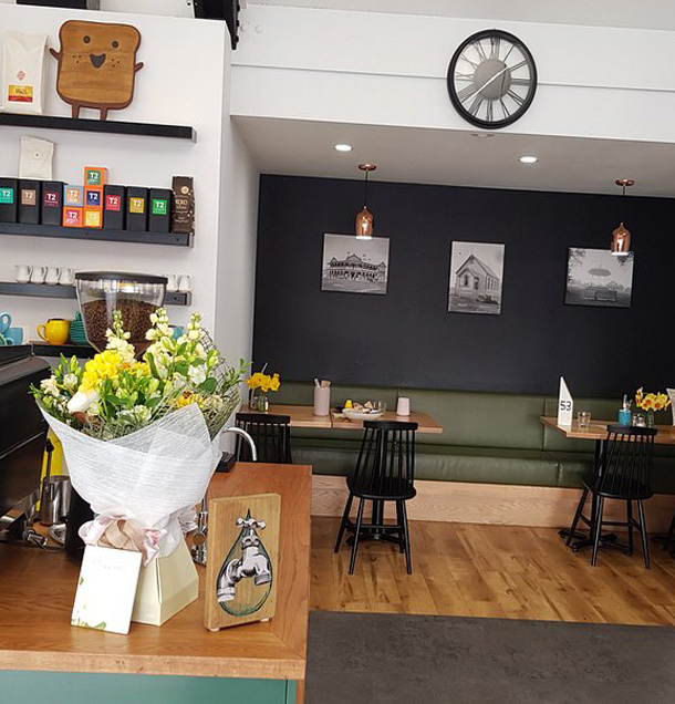 cafe Twin Coast Motel, the perfect base to explore the Twin Coast Cycle Trail. Comfortable motel accommodation, bike hire and shuttle services.